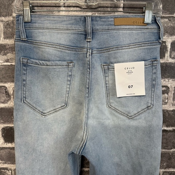NWT Cello the Kellie jeans light wash skinny distressed chewed hem - Picture 10 of 12